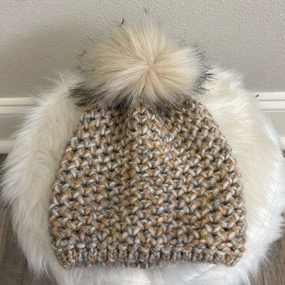 Coldwater Creek Pom Pom Made in Italy Wool Hat - Picture 1 of 2